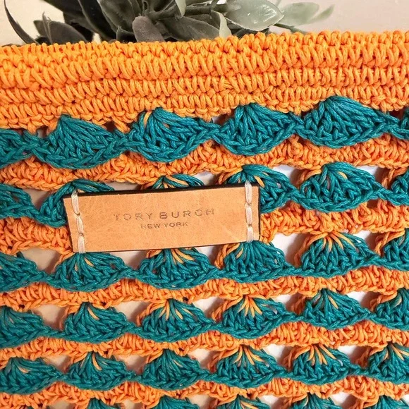 NWT ELLA HAND-CROCHETED POUCH WRISLET - Picture 2 of 4